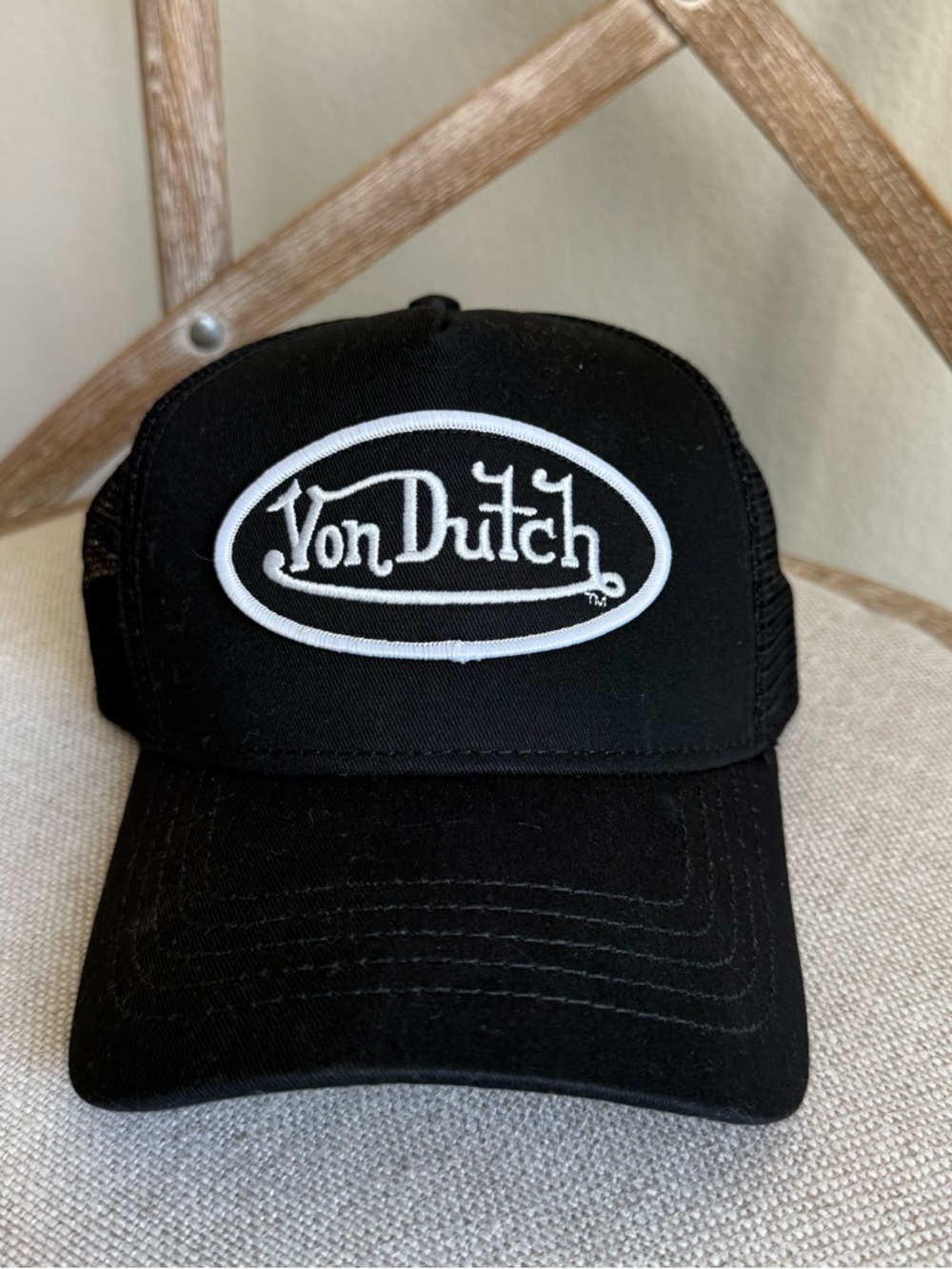 Von Dutch black hat
